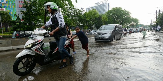 Jakarta masih dikepung genangan, ini pembelaan Ahok