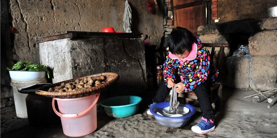 Bocah 7 tahun di China rawat sendiri nenek dan kakek yang sakit