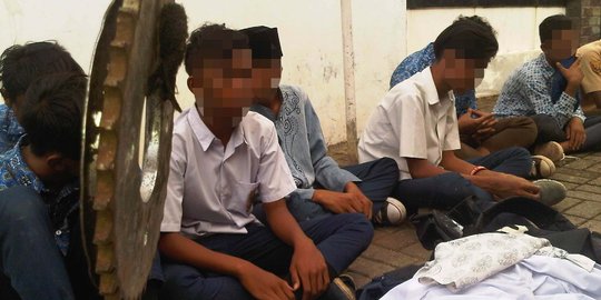 Tawuran pakai gir, 16 pelajar SMP diringkus Satpol PP Purwakarta