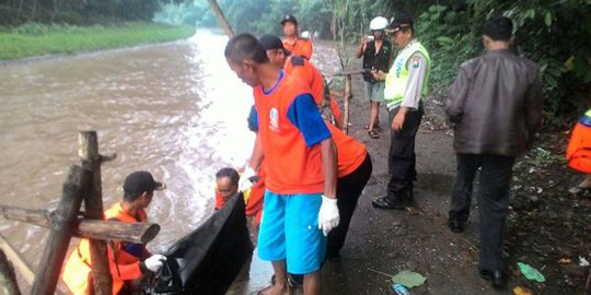 Empat hari hanyut, siswa SD di Malang ditemukan tewas di pintu air