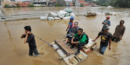 Hujan semalaman, banjir dan pohon tumbang melanda Jakarta