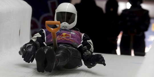 Unik dan serunya kompetisi balap sekop di Latvia