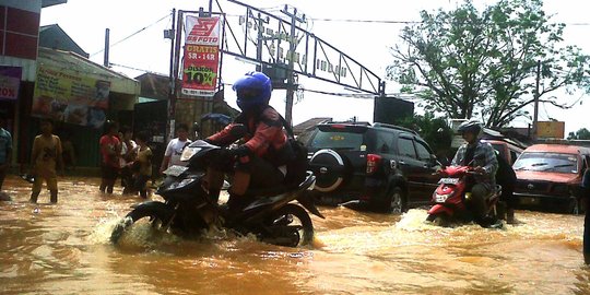 Banjir akibat luapan Kali Bekasi meluas, rendam ratusan rumah