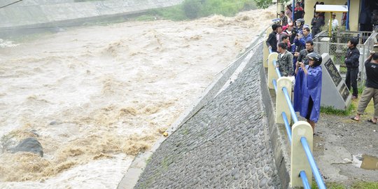 Diguyur hujan, beberapa tempat di Bogor dilanda banjir dan longsor