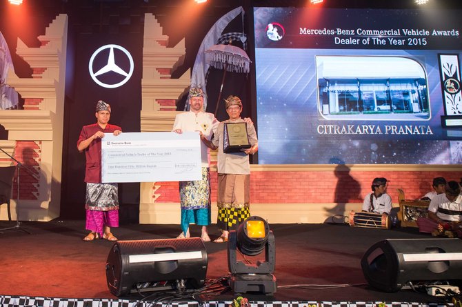 mercedes benz indonesia gelar dealer of the year