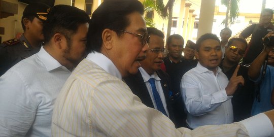 Jelang sidang vonis kasus Engeline, Hotma dan Hotman malah adu mulut