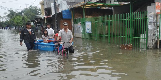 Ahok membela diri ketika Jakarta masih dikepung banjir