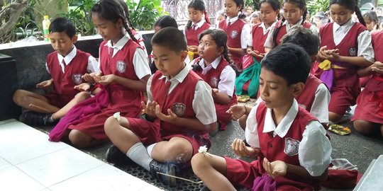 Jelang vonis Margriet dan Agus, teman Engeline gelar doa bersama