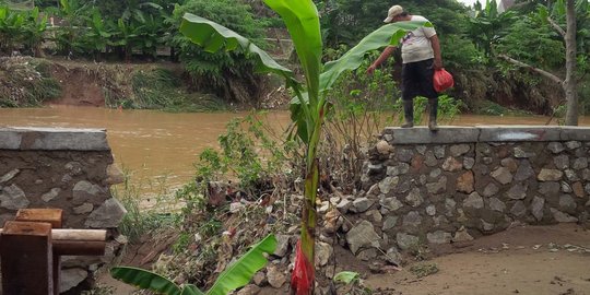 Belum ada penanganan tanggul jebol di Kali Bekasi, warga cemas