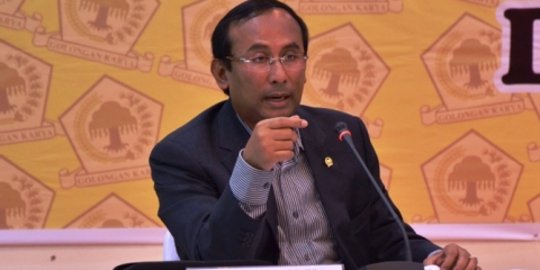 DPR nilai terlalu lama jika Blok Masela diputuskan di 2018