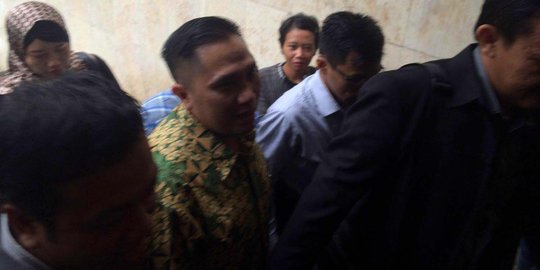 Ivan Haz resmi ditahan, Ketua Fraksi PPP sambangi Polda Metro