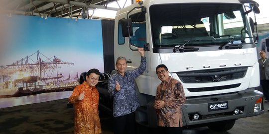 Mitsubishi Indonesia luncurkan tractor head baru, ini harganya!