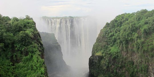 Menikmati keindahan air terjun paling spektakuler di Afrika