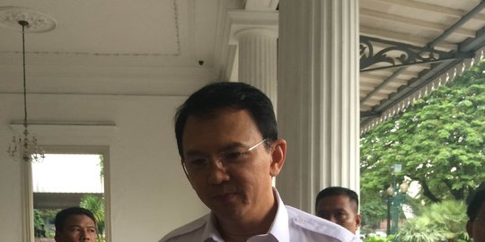 Ahok dan PNS DKI mulai terapkan kemeja 'ala Jokowi' di Balaikota