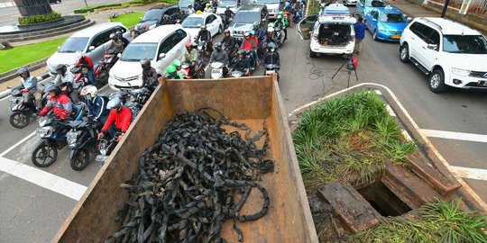 Akibat kulit kabel, pasukan Ahok 'tongkrongi' gorong-gorong 24 jam