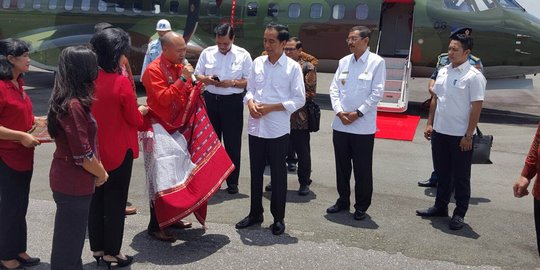 Menterinya berseteru, Presiden Jokowi cuma pesan harus solid