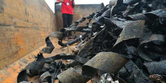 Polisi buru pembuang kulit kabel di gorong-gorong