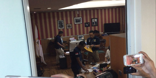 Ini barang yang disita Bareskrim dari ruang kerja pimpinan DPRD DKI