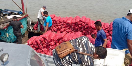 Kapal kandas, penyelundupan 2 ton bawang gagal