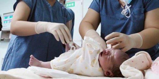 Lima bayi baru lahir umurnya langsung remaja