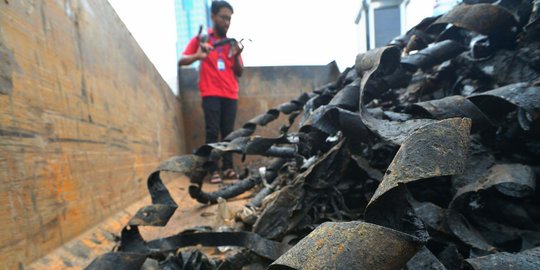 Kulit kabel, 'harta' terpendam di gorong-gorong ibu kota