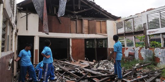 Tiga tahun ambruk, sekolah ini tak kunjung diperbaiki