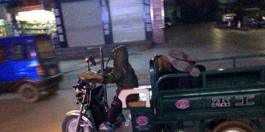 bawa motor untuk angkut ayahnya yang mabuk rev6