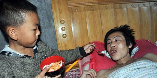 tahun ini kerja keras buat rawat ayahnya yang lumpuh rev4