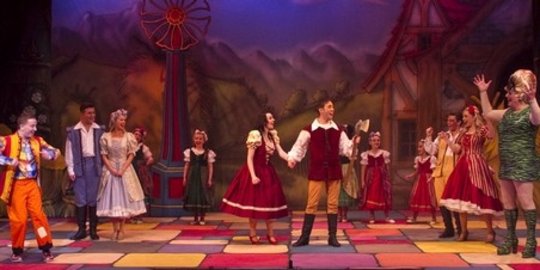 grup teater seharga gbp 10000 untuk melamar