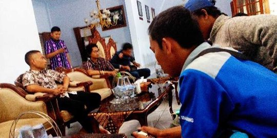 Ditanya duet dengan Ahok, bupati Batang malu-malu kucing