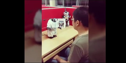 Robot buatan mahasiswa ini bisa mengenali wajah dan ucapan manusia