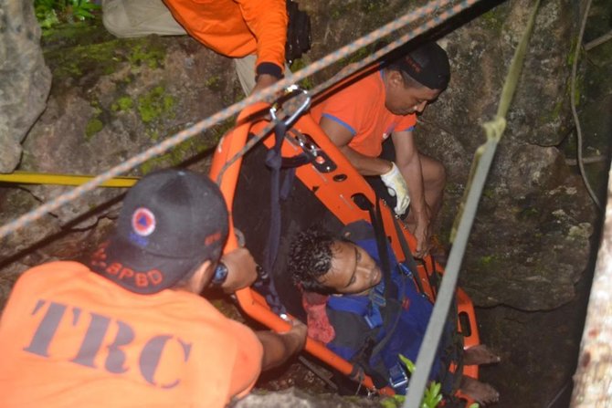 evakuasi korban kecelakaan gua di pacitan