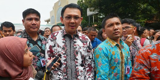 Ahok minta relawan mulai kumpulkan KTP dukungan Ahok-Heru hari ini