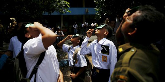 Antusias sambut GMT, siswa Ternate bikin alat pelindung mata sendiri