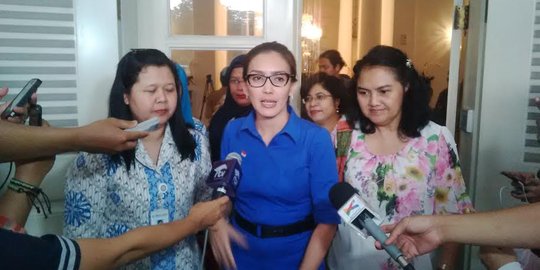 DPR minta Garuda aktifkan 33 pramugari yang dipensiunkan