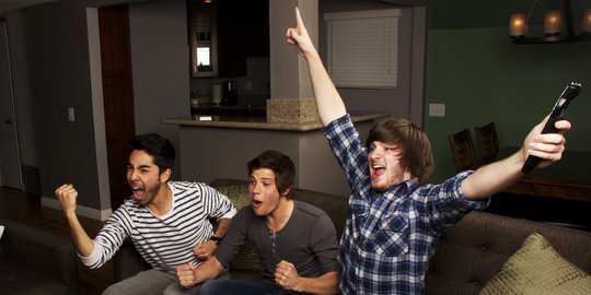 berkumpul dengan keluarga dan teman rev1