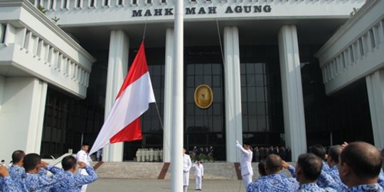 Dalami kasus suap kasubdit perdata, Sekjen MA dipanggil KPK