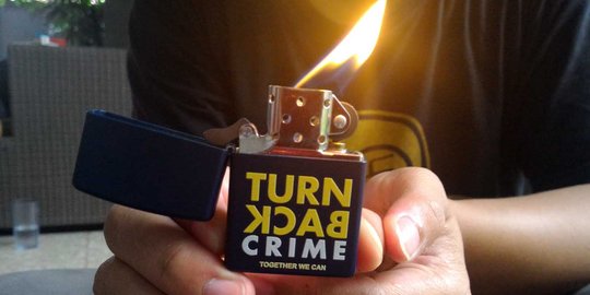 Impor dari AS, Zippo 'Turn Back Crime' dibanderol Rp 500 ribu