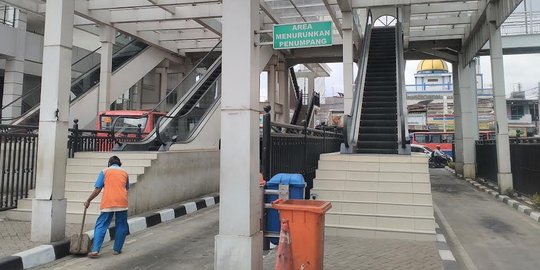 Baru dua tahun direvitalisasi, eskalator Terminal Manggarai rusak