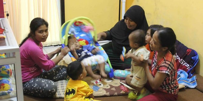 Mifta dulu cuma lulus SD, kini merawat 7 pasien di yayasan 