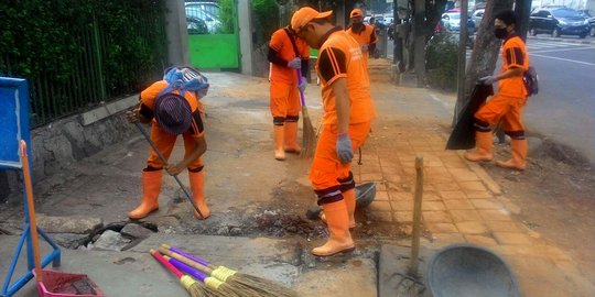 Gaji pasukan oranye, tak cukup untuk hidup di ibu kota