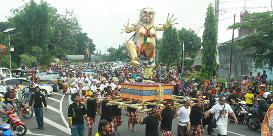 Kemeriahan upacara Tawur Kesanga sambut Nyepi di Kediri