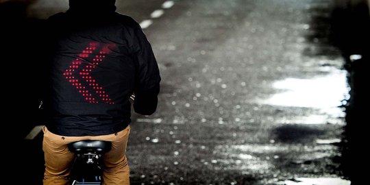 Ini jaket terhubung smartphone dan GPS untuk pesepeda di Belanda