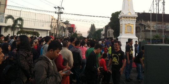 Mau lihat gerhana, ribuan warga berkumpul di Tugu Yogya