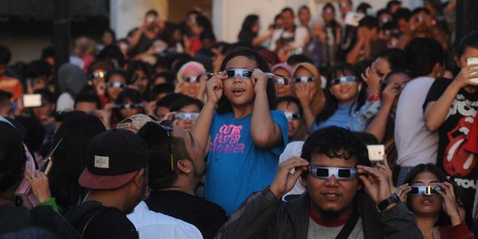 Pengunjung membeludak melihat Gerhana Matahari di Ismail Marzuki