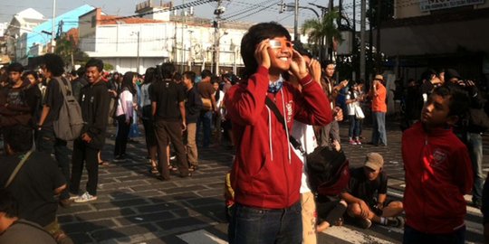 Lihat gerhana matahari di Tugu Yogya, mahasiswa ini dapat gebetan