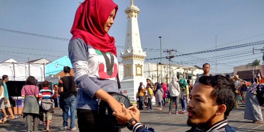 Momen gerhana matahari jadi saksi pria ini melamar kekasihnya