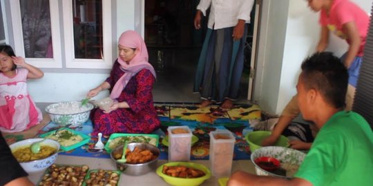 Ibu hamil di Kendal gelar ritual saat gerhana matahari terjadi