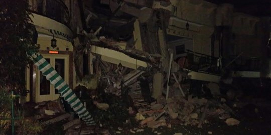 Bocah korban longsor selamat dari reruntuhan hotel di 
