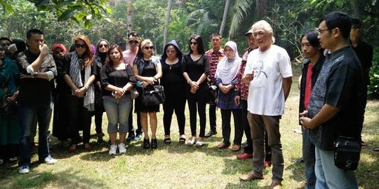 Hari musik nasional, seniman Depok ziarah ke makam WS Rendra